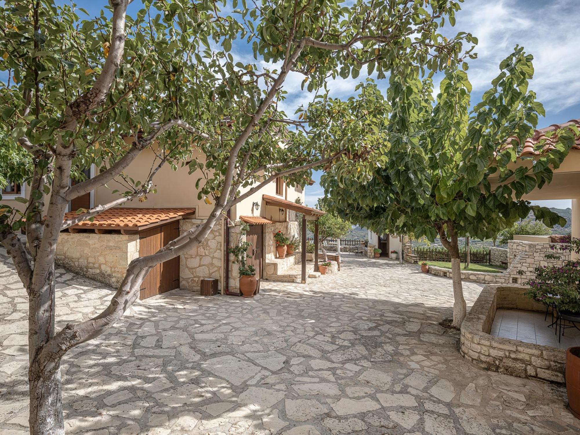 Earino Apartment Kato Asites Exterior photo
